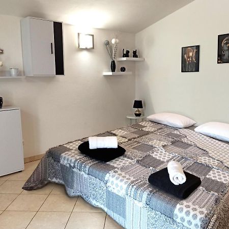 Apartman Dora Pula Exterior photo
