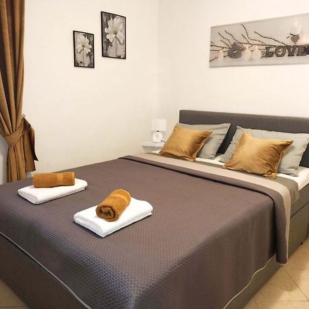 Apartman Dora Pula Exterior photo