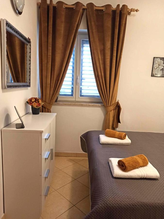 Apartman Dora Pula Exterior photo