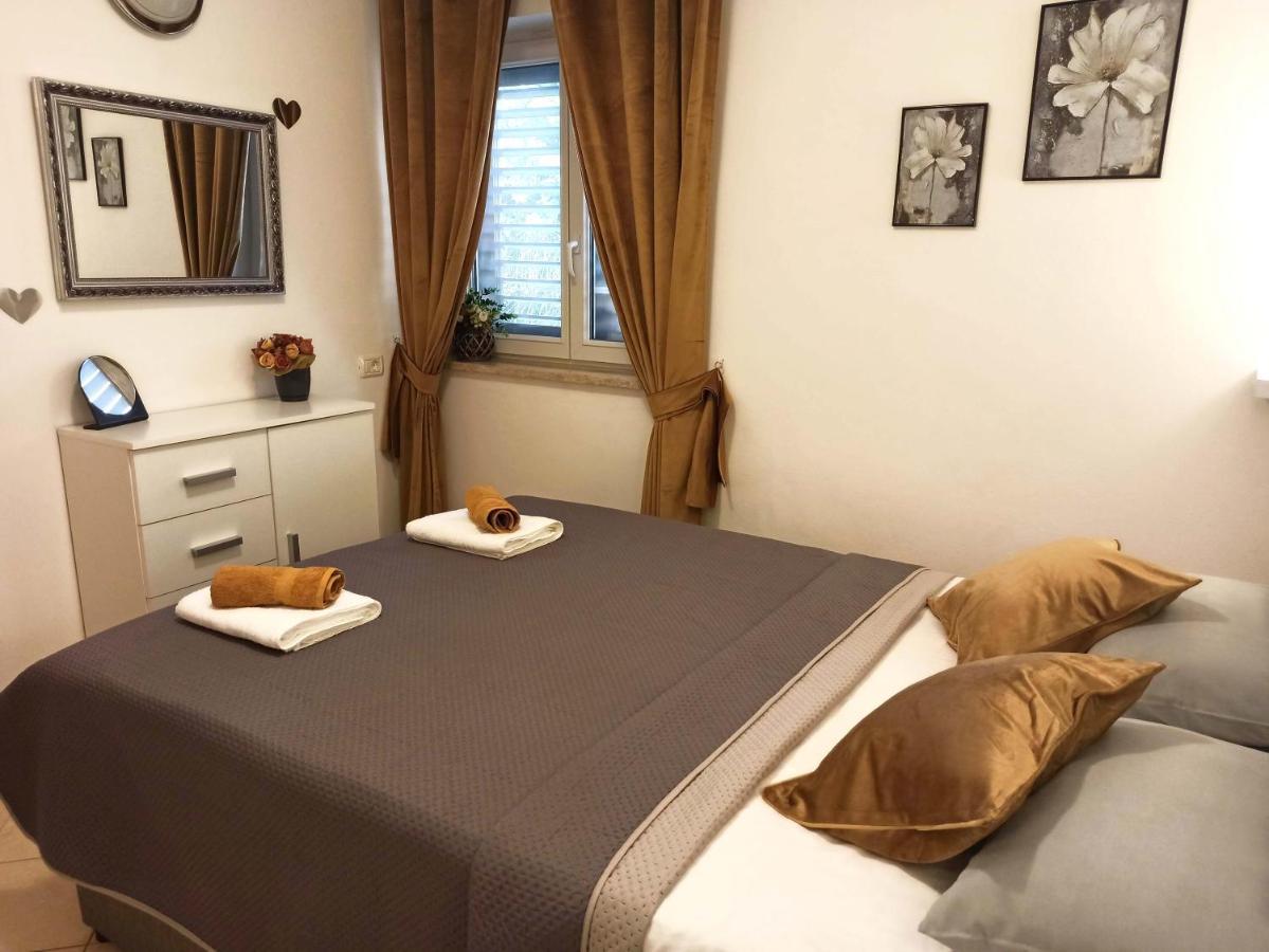 Apartman Dora Pula Exterior photo
