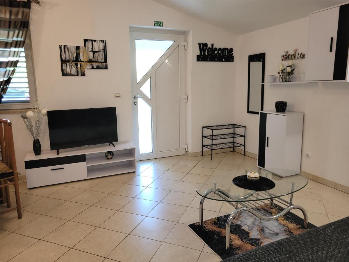 Apartman Dora Pula Exterior photo