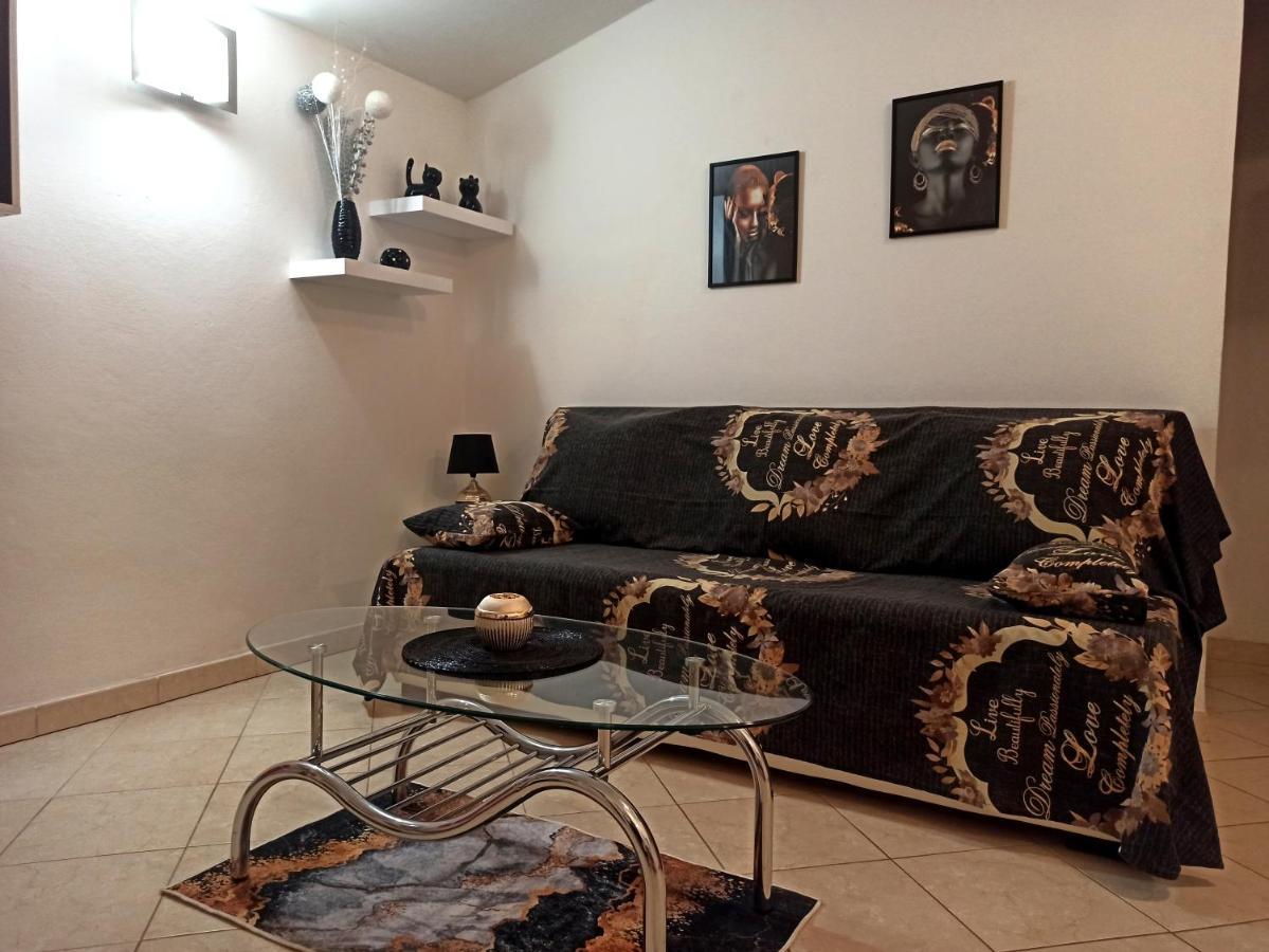 Apartman Dora Pula Exterior photo